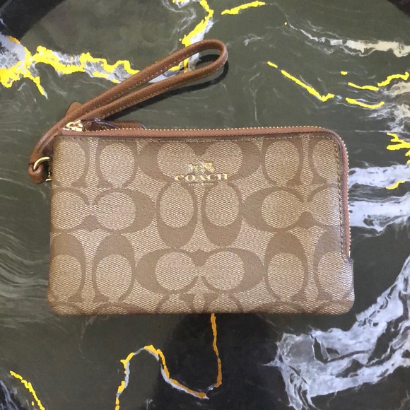 ✨SOLD✨SIGNATURE COACH DOUBLE ZIPPER WRISTLET -NWT- - Picture 1 of 6